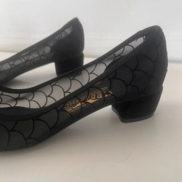 Ferragamo vara mesh bow pump size 7 1/2 nwt - Picture 3 of 16